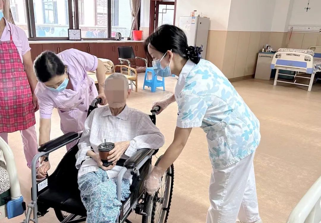 360环球在线注册职工刘代萍家庭获“第五届自贡市文明家庭”荣誉