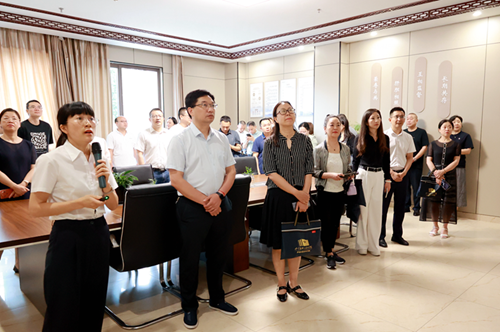 农工党省委会组织处处长金卫红带队参观农工党自贡市精神卫生中心支部党员之家